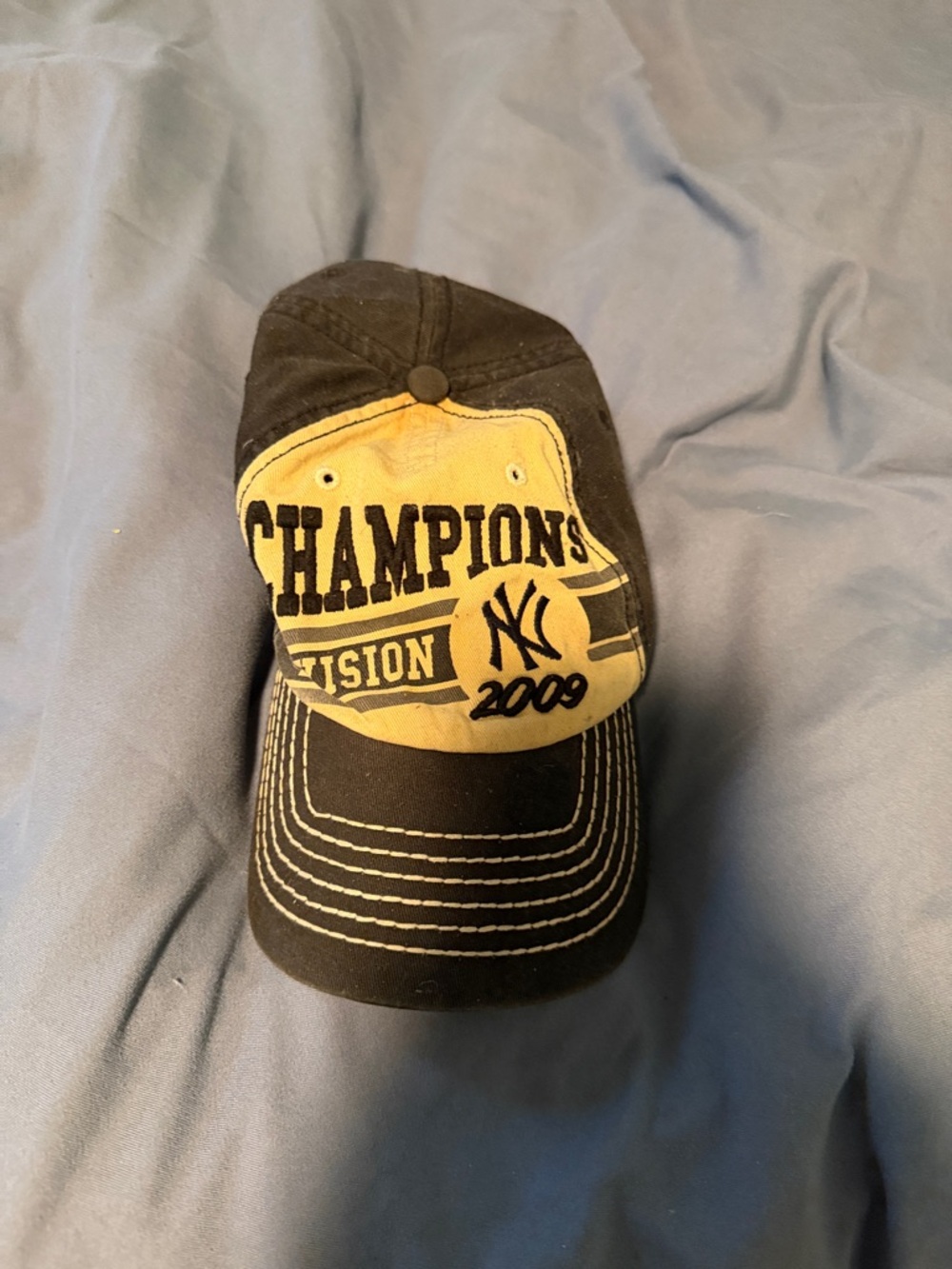 NY Champions 2009 Baseball Cap - Black and cream. Authentic